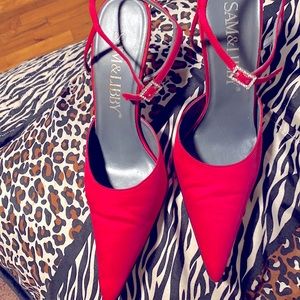 Vintage satin pink pointed toe heels